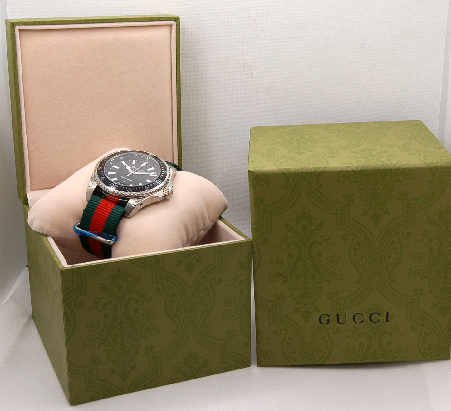 GUCCI Men's Quartz Watch, Model DIVE, Black/Fabric - YA136206