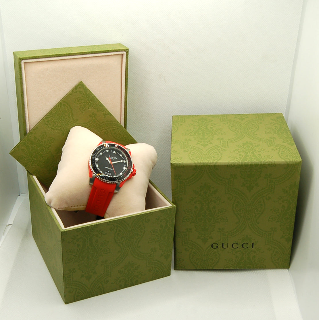 GUCCI MEN'S/Unisex Quartz Watch Model: GUCCIDIVE - YA136309 40mm