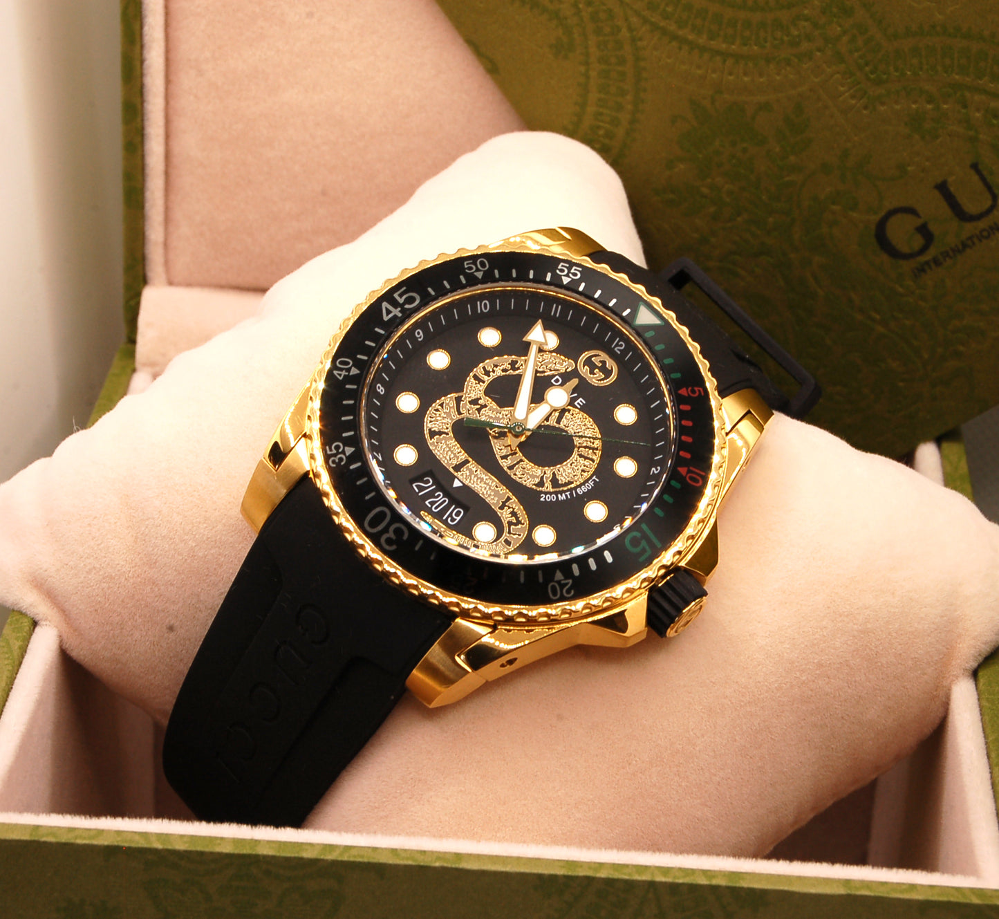 GUCCI MEN'S/Unisex Quartz Watch Model: GUCCIDIVE - YA136219 45mm