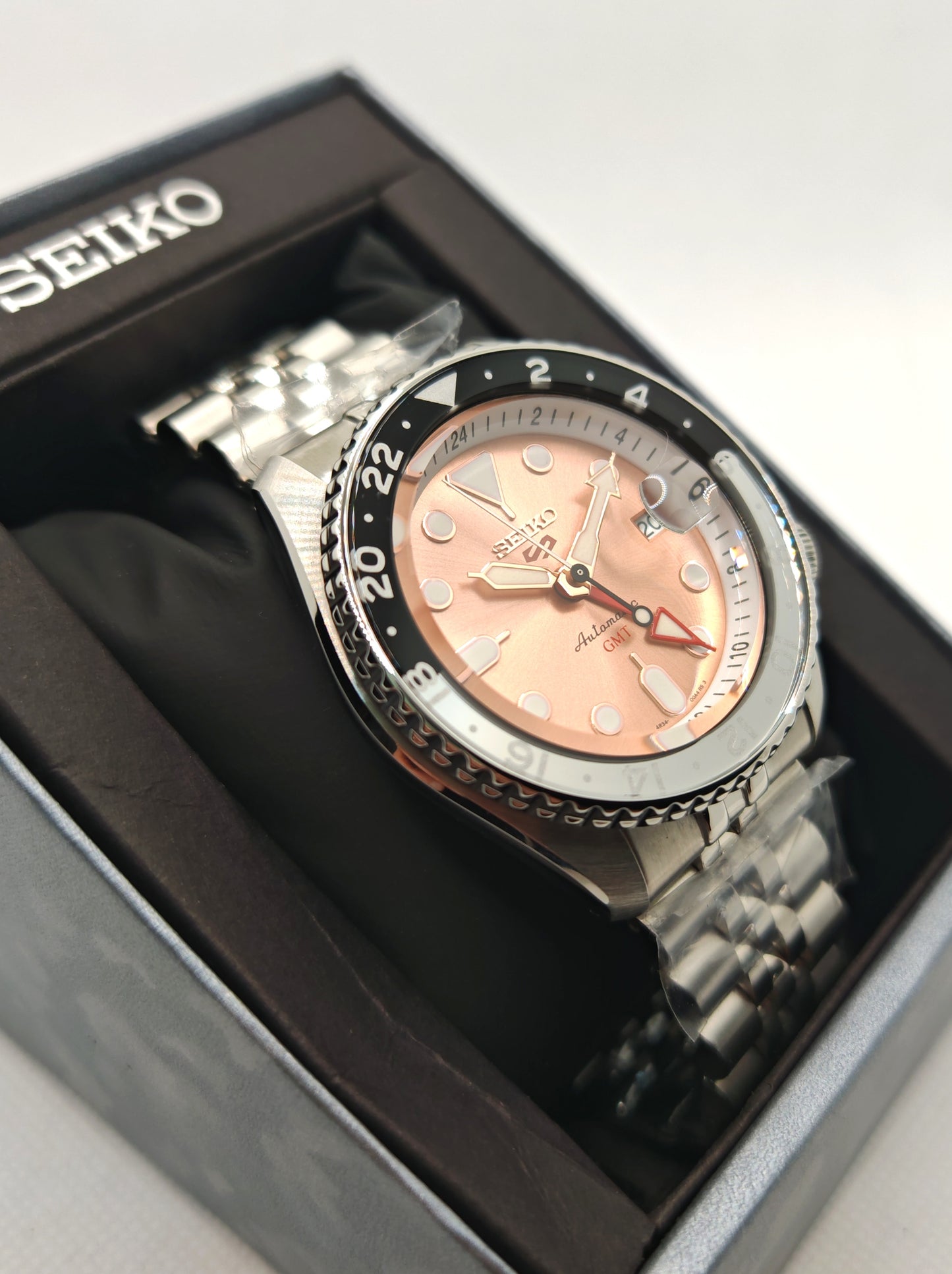Seiko 5 GMT SSK043 – Slam Dunk Limited Edition | tikAworld