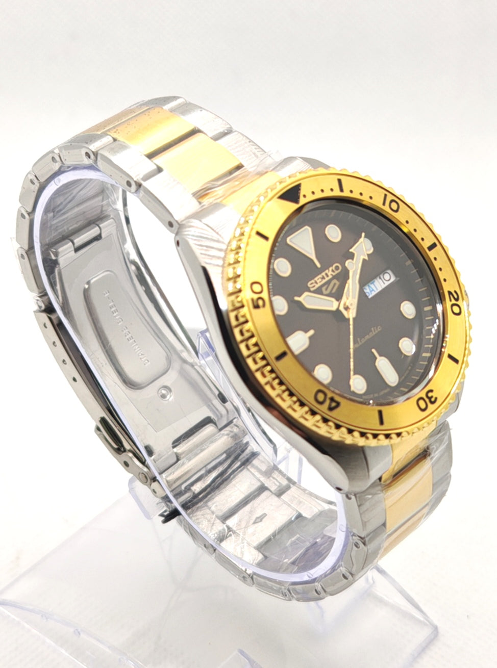 SEIKO SRPK24 su stand vista laterale destra