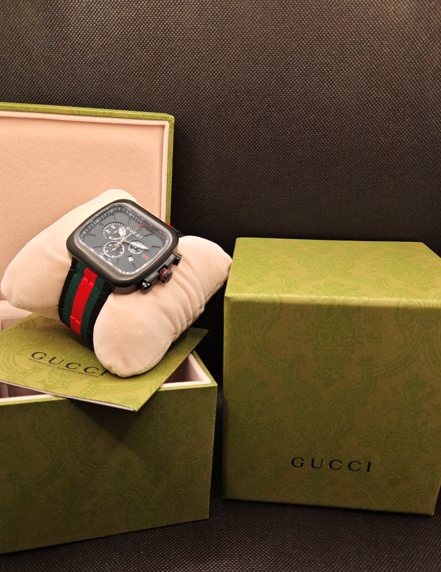 GUCCI orologio per UOMO al quarzo mod. COUPE Nero/Tessuto - YA131202