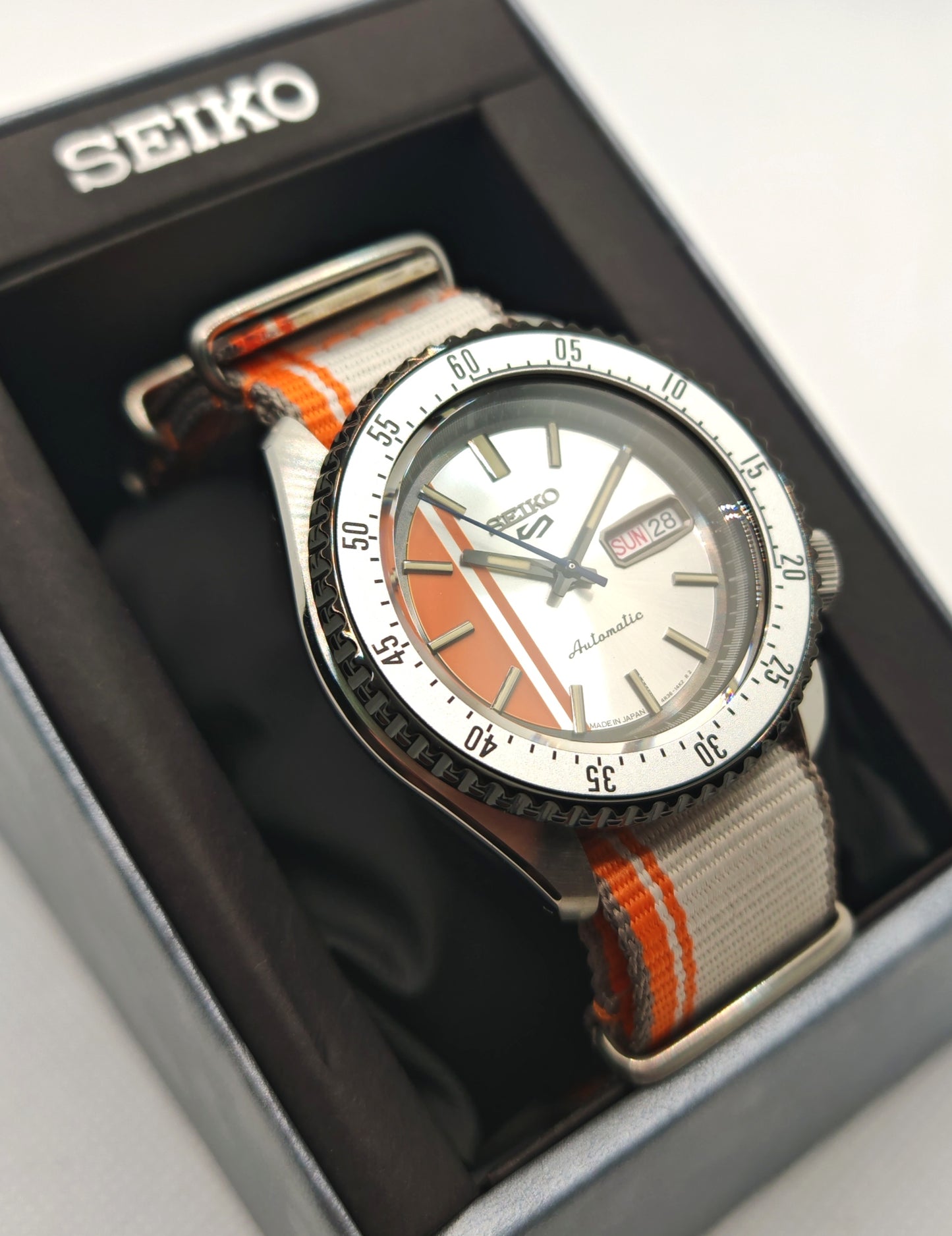 SEIKO SRPK73K1 con scatola vista laterale dx